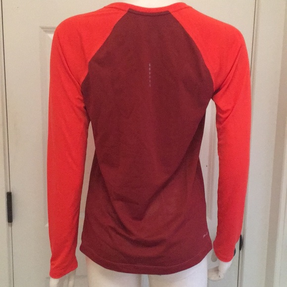 Nike Long-Sleeved Athletic/Athleisure  Top, NWT! - Picture 4 of 6